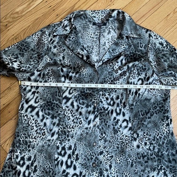 Karen Kane Plus 14W Animal Print Button Down Blouse Black Silver - Picture 5 of 6